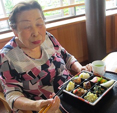 村上恵子様(行楽弁当))